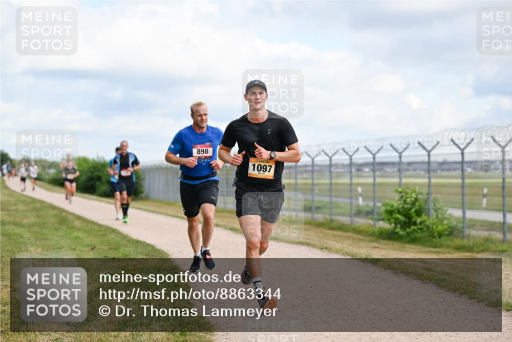 14.09.2025 - Airport Race Dr. Thomas Lammeyer http://msf.ph/oto/8863344 14.09.2025 12:02:56 Laufen 898, 1097 meine-sportfotos.de