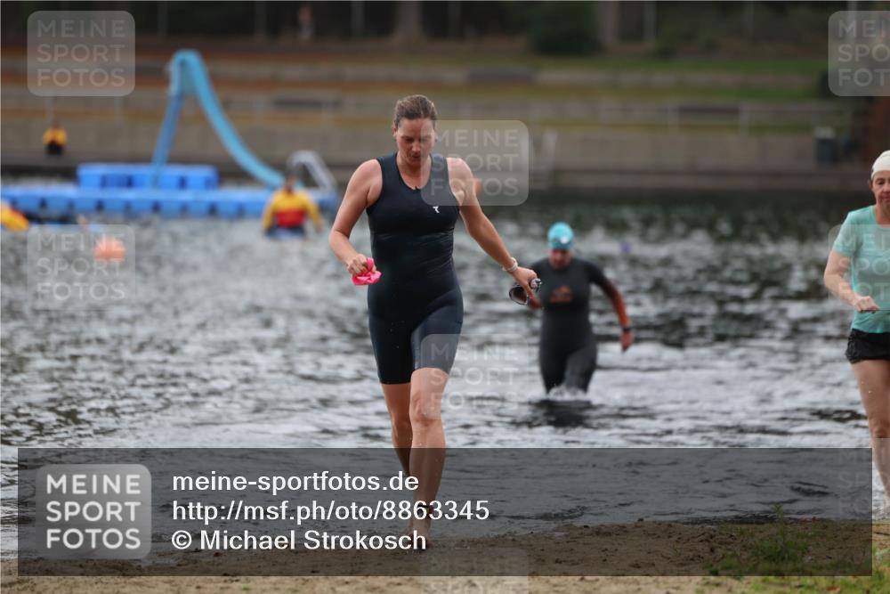 14.09.2025 - Stadtparktriathlon Michael Strokosch http://msf.ph/oto/8863345 14.09.2025 10:18:11 Schwimmen 655, 678 meine-sportfotos.de
