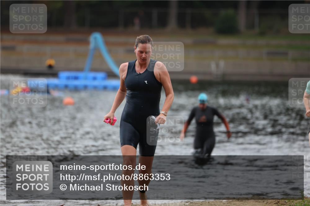 14.09.2025 - Stadtparktriathlon Michael Strokosch http://msf.ph/oto/8863353 14.09.2025 10:18:12 Schwimmen 655, 678 meine-sportfotos.de