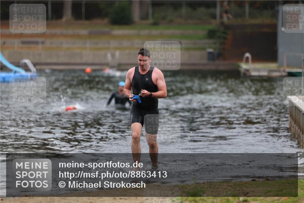14.09.2025 - Stadtparktriathlon Michael Strokosch http://msf.ph/oto/8863413 14.09.2025 10:28:51 Schwimmen 749 meine-sportfotos.de