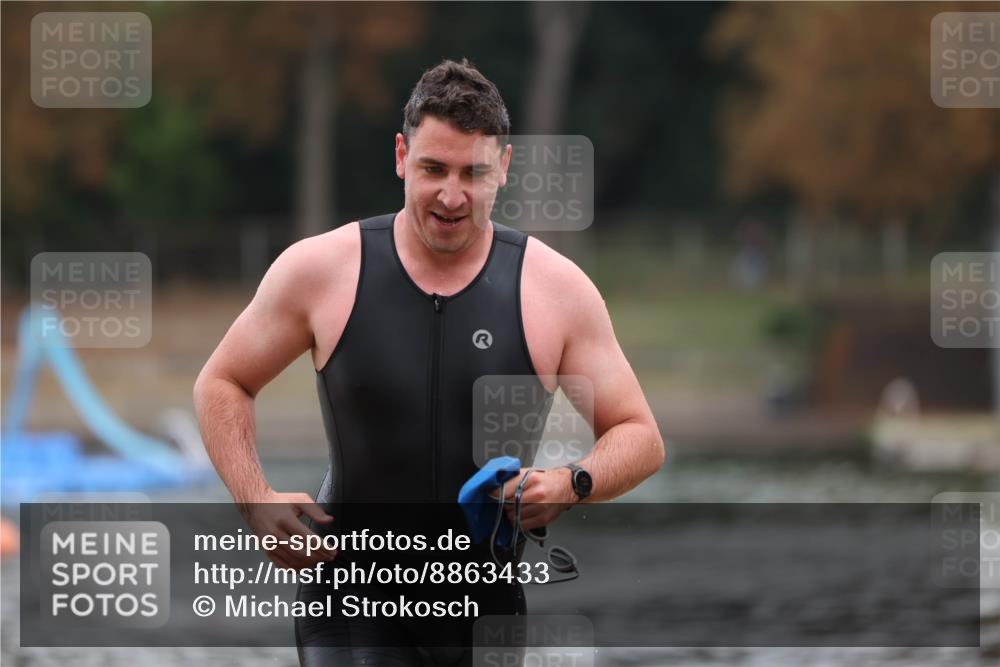14.09.2025 - Stadtparktriathlon Michael Strokosch http://msf.ph/oto/8863433 14.09.2025 10:28:56 Schwimmen 749 meine-sportfotos.de
