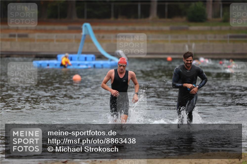 14.09.2025 - Stadtparktriathlon Michael Strokosch http://msf.ph/oto/8863438 14.09.2025 10:29:05 Schwimmen 735, 793 meine-sportfotos.de