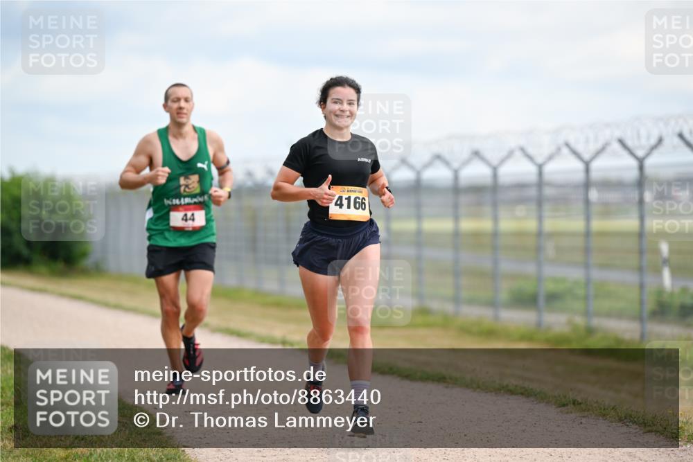 14.09.2025 - Airport Race Dr. Thomas Lammeyer http://msf.ph/oto/8863440 14.09.2025 12:03:05 Laufen 44, 4166 meine-sportfotos.de
