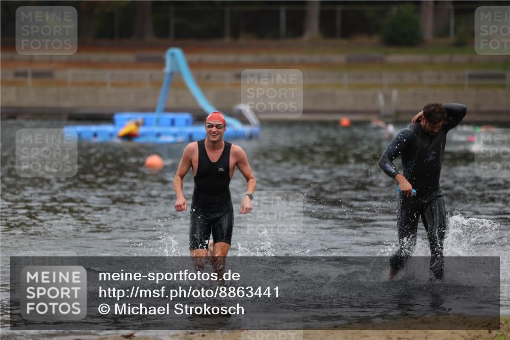 14.09.2025 - Stadtparktriathlon Michael Strokosch http://msf.ph/oto/8863441 14.09.2025 10:29:06 Schwimmen 735, 793 meine-sportfotos.de