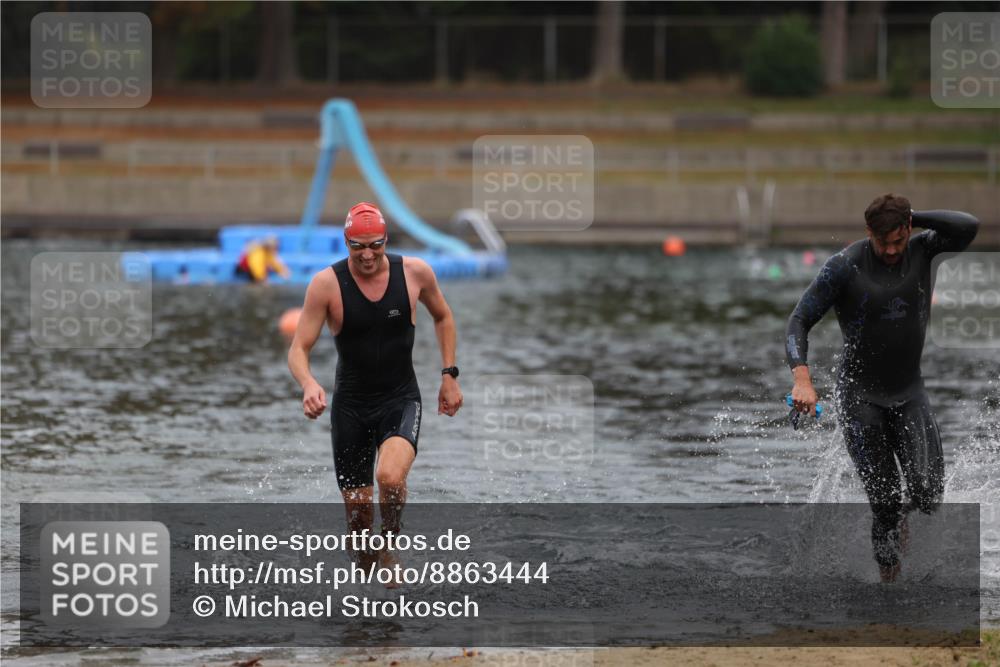 14.09.2025 - Stadtparktriathlon Michael Strokosch http://msf.ph/oto/8863444 14.09.2025 10:29:07 Schwimmen 735, 793 meine-sportfotos.de