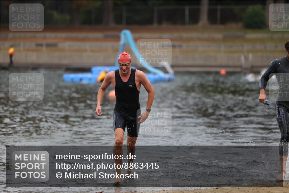 14.09.2025 - Stadtparktriathlon Michael Strokosch http://msf.ph/oto/8863445 14.09.2025 10:29:07 Schwimmen 735, 793 meine-sportfotos.de
