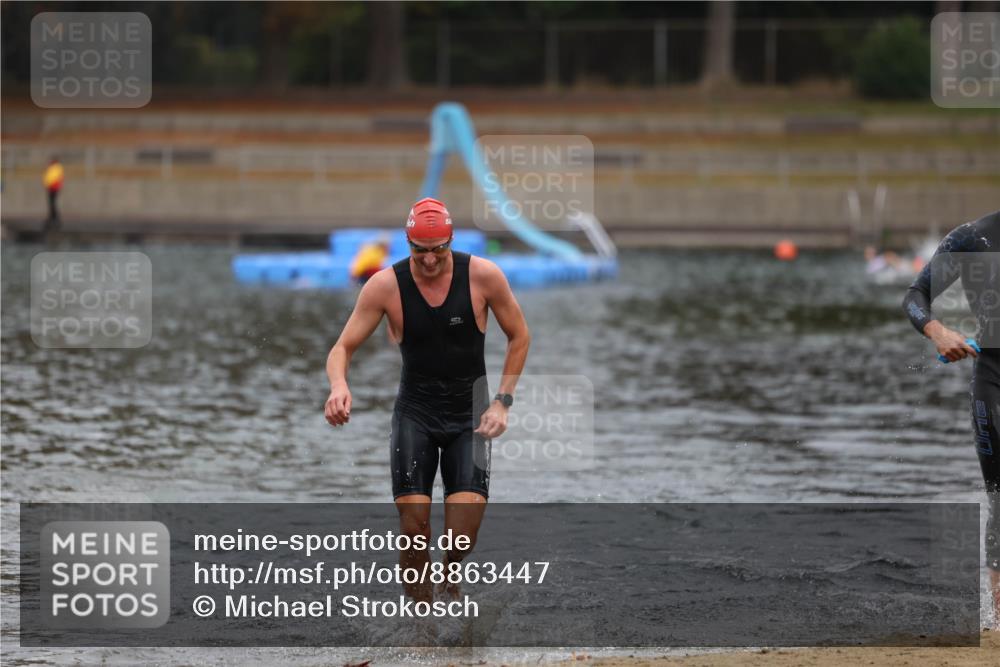 14.09.2025 - Stadtparktriathlon Michael Strokosch http://msf.ph/oto/8863447 14.09.2025 10:29:07 Schwimmen 735, 793 meine-sportfotos.de