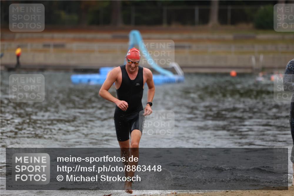 14.09.2025 - Stadtparktriathlon Michael Strokosch http://msf.ph/oto/8863448 14.09.2025 10:29:08 Schwimmen 735, 793 meine-sportfotos.de