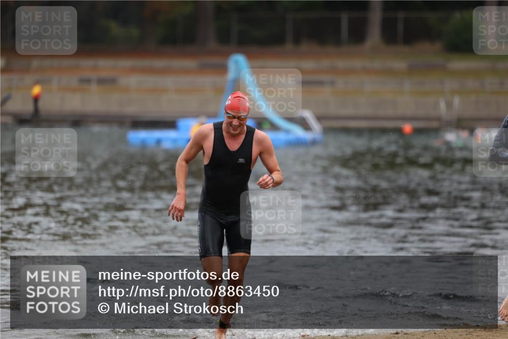 14.09.2025 - Stadtparktriathlon Michael Strokosch http://msf.ph/oto/8863450 14.09.2025 10:29:08 Schwimmen 735, 793 meine-sportfotos.de