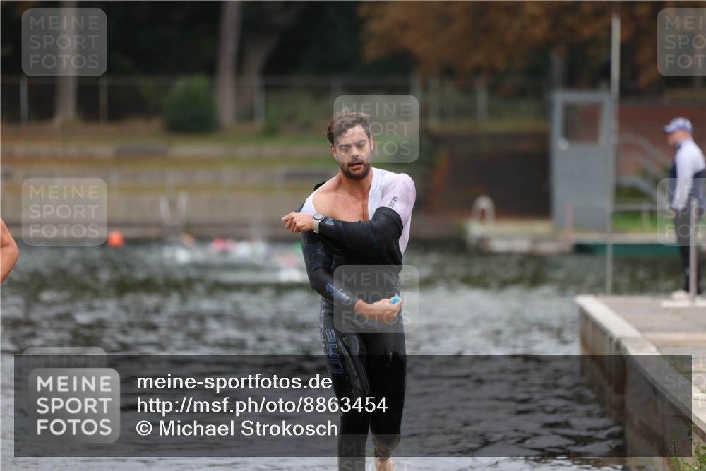 14.09.2025 - Stadtparktriathlon Michael Strokosch http://msf.ph/oto/8863454 14.09.2025 10:29:09 Schwimmen 735, 793 meine-sportfotos.de