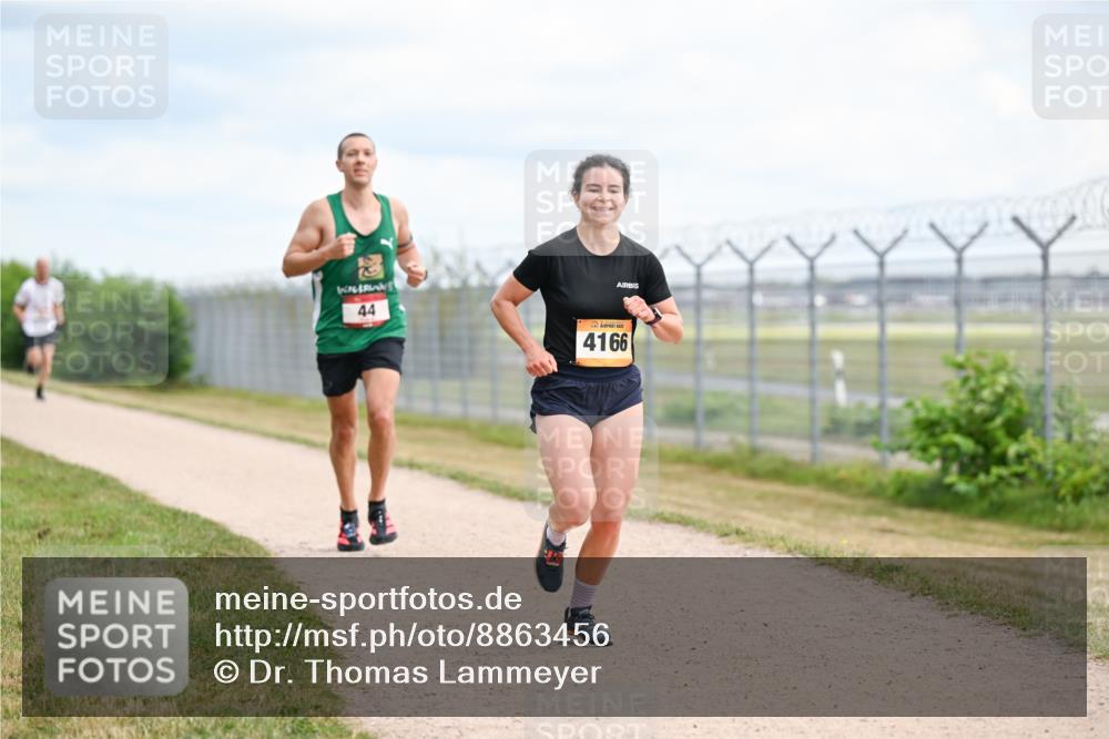 14.09.2025 - Airport Race Dr. Thomas Lammeyer http://msf.ph/oto/8863456 14.09.2025 12:03:05 Laufen 44, 4166 meine-sportfotos.de