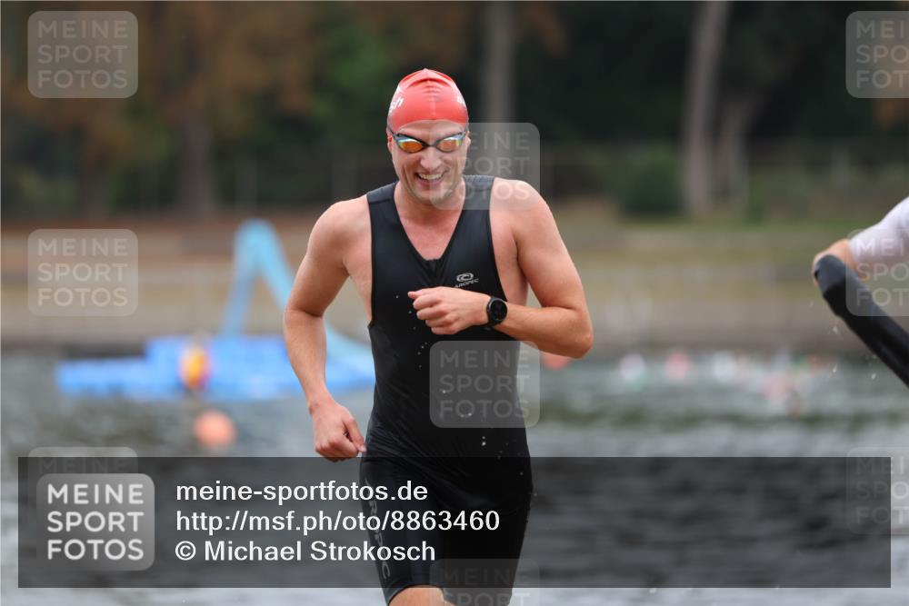 14.09.2025 - Stadtparktriathlon Michael Strokosch http://msf.ph/oto/8863460 14.09.2025 10:29:10 Schwimmen 735, 793 meine-sportfotos.de