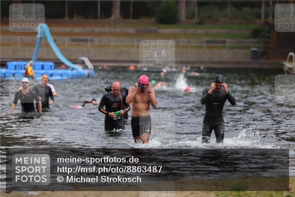 14.09.2025 - Stadtparktriathlon Michael Strokosch http://msf.ph/oto/8863487 14.09.2025 10:30:17 Schwimmen 761, 777 meine-sportfotos.de