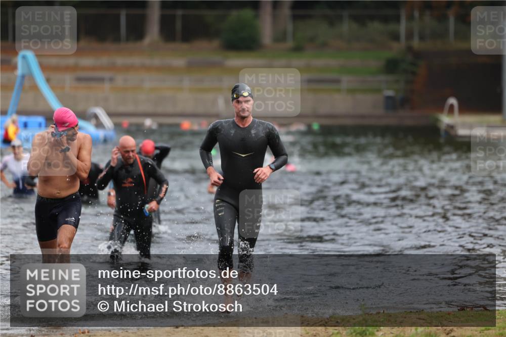 14.09.2025 - Stadtparktriathlon Michael Strokosch http://msf.ph/oto/8863504 14.09.2025 10:30:21 Schwimmen 761, 777, 798 meine-sportfotos.de