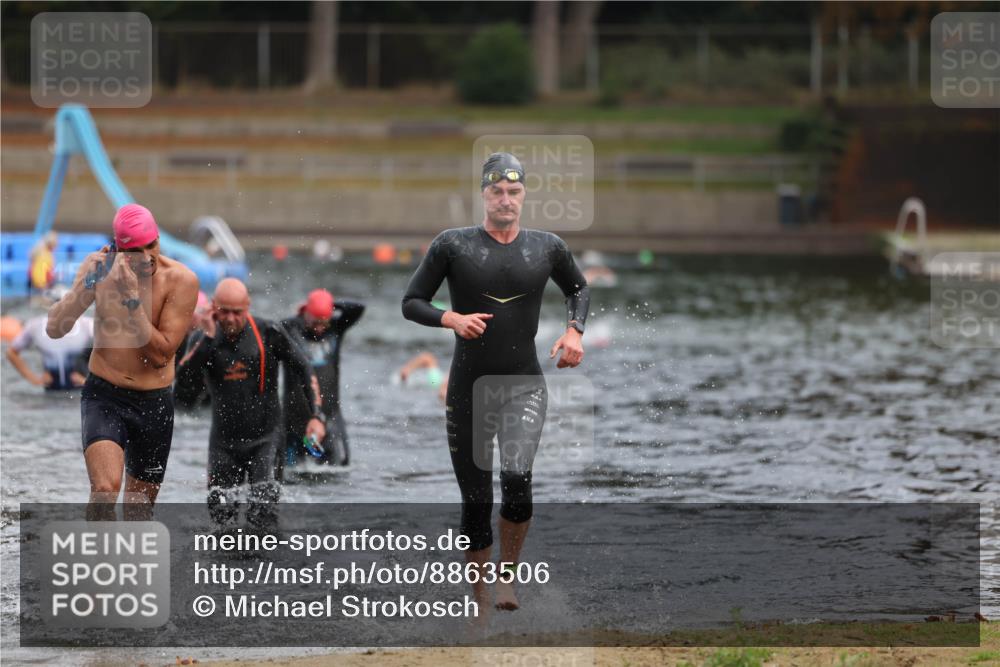 14.09.2025 - Stadtparktriathlon Michael Strokosch http://msf.ph/oto/8863506 14.09.2025 10:30:22 Schwimmen 752, 761, 777, 798 meine-sportfotos.de