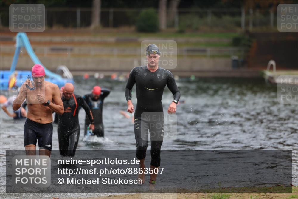 14.09.2025 - Stadtparktriathlon Michael Strokosch http://msf.ph/oto/8863507 14.09.2025 10:30:22 Schwimmen 752, 761, 777, 798 meine-sportfotos.de