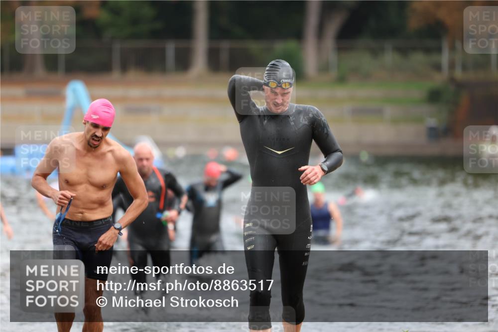 14.09.2025 - Stadtparktriathlon Michael Strokosch http://msf.ph/oto/8863517 14.09.2025 10:30:24 Schwimmen 752, 761, 777, 798 meine-sportfotos.de