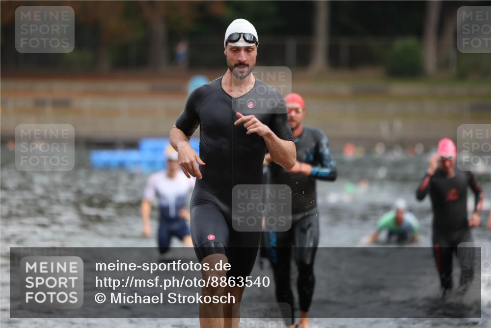 14.09.2025 - Stadtparktriathlon Michael Strokosch http://msf.ph/oto/8863540 14.09.2025 10:30:33 Schwimmen 727, 743, 752, 767, 769, 770, 798 meine-sportfotos.de