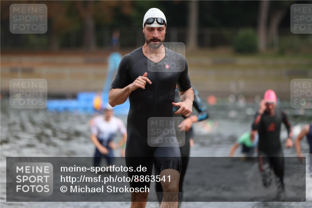 14.09.2025 - Stadtparktriathlon Michael Strokosch http://msf.ph/oto/8863541 14.09.2025 10:30:33 Schwimmen 727, 743, 752, 767, 769, 770, 798 meine-sportfotos.de