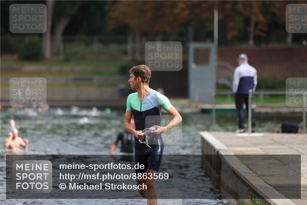 14.09.2025 - Stadtparktriathlon Michael Strokosch http://msf.ph/oto/8863569 14.09.2025 10:30:45 Schwimmen 730, 743, 767, 817 meine-sportfotos.de