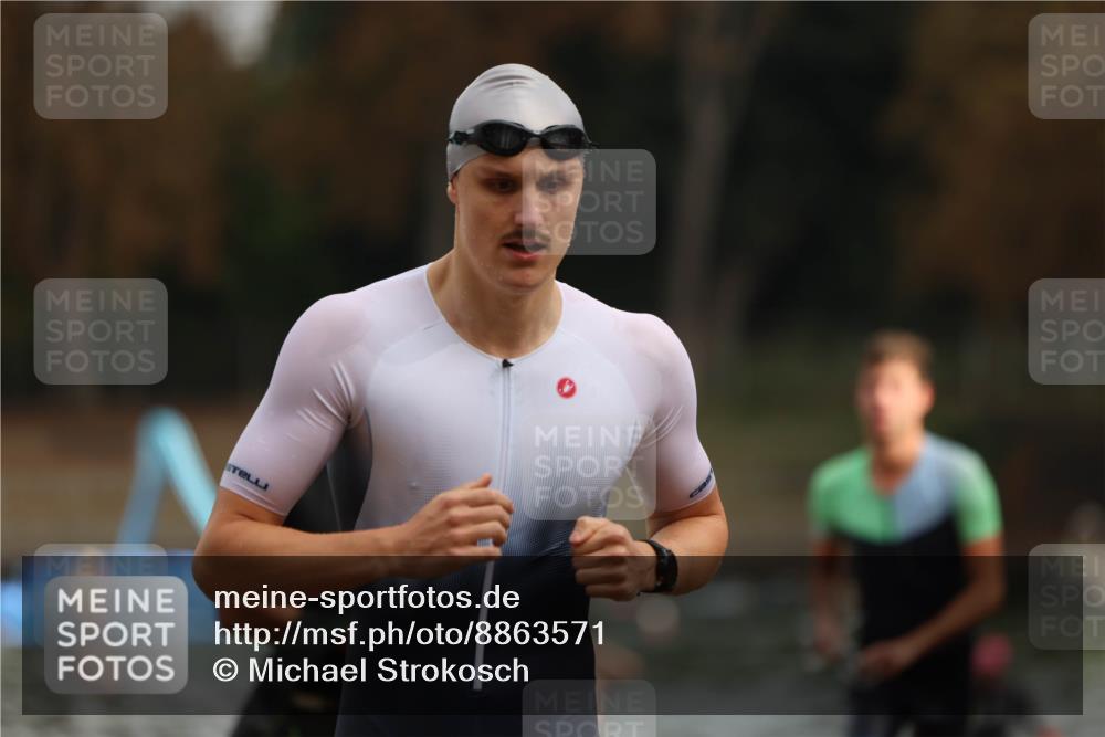 14.09.2025 - Stadtparktriathlon Michael Strokosch http://msf.ph/oto/8863571 14.09.2025 10:30:46 Schwimmen 730, 743, 767, 817 meine-sportfotos.de