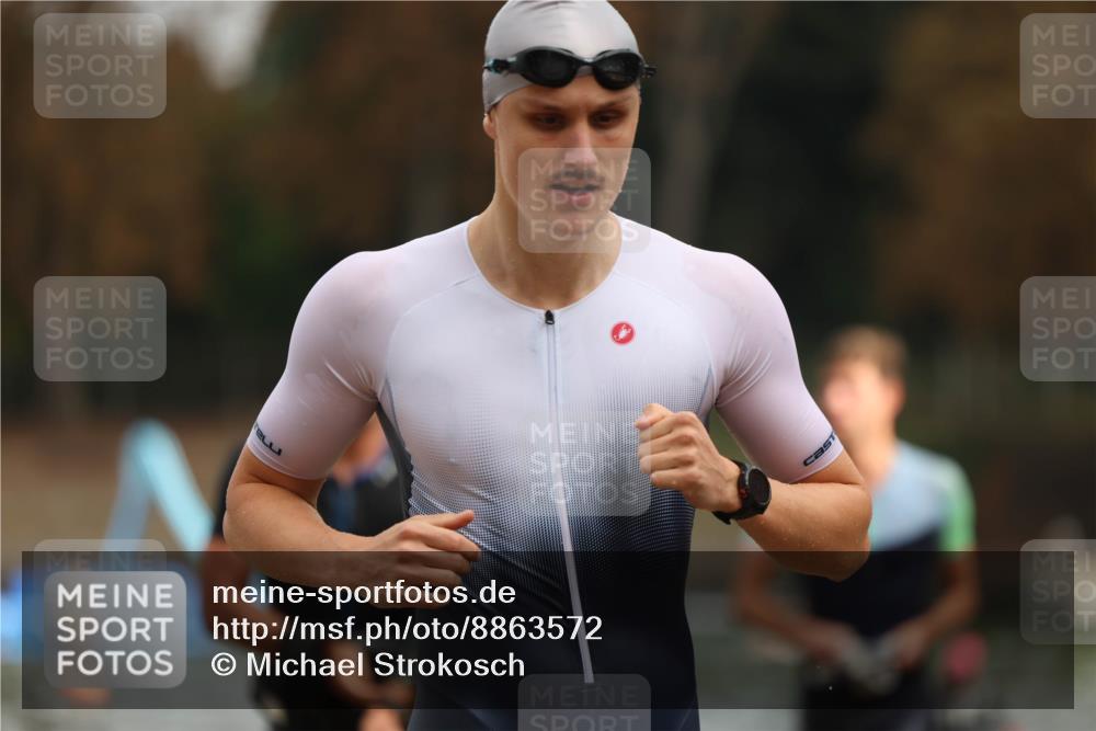 14.09.2025 - Stadtparktriathlon Michael Strokosch http://msf.ph/oto/8863572 14.09.2025 10:30:46 Schwimmen 730, 743, 767, 817 meine-sportfotos.de