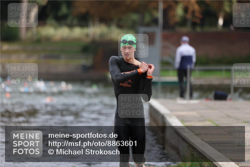 14.09.2025 - Stadtparktriathlon Michael Strokosch http://msf.ph/oto/8863601 14.09.2025 10:31:10 Schwimmen 813 meine-sportfotos.de