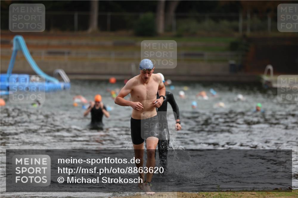 14.09.2025 - Stadtparktriathlon Michael Strokosch http://msf.ph/oto/8863620 14.09.2025 10:31:44 Schwimmen 804, 811 meine-sportfotos.de