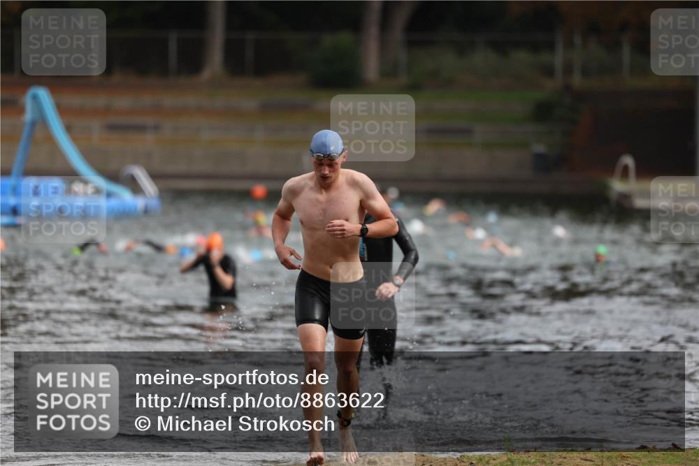 14.09.2025 - Stadtparktriathlon Michael Strokosch http://msf.ph/oto/8863622 14.09.2025 10:31:44 Schwimmen 804, 811 meine-sportfotos.de