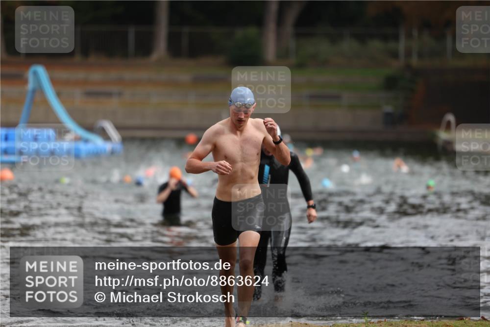 14.09.2025 - Stadtparktriathlon Michael Strokosch http://msf.ph/oto/8863624 14.09.2025 10:31:45 Schwimmen 804, 811 meine-sportfotos.de