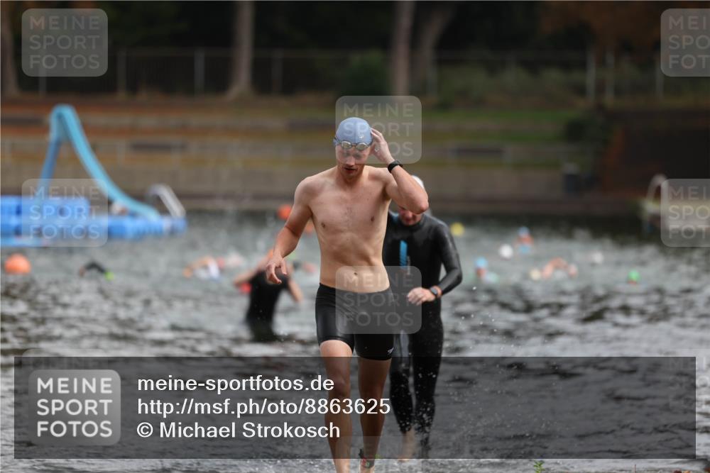 14.09.2025 - Stadtparktriathlon Michael Strokosch http://msf.ph/oto/8863625 14.09.2025 10:31:45 Schwimmen 804, 811 meine-sportfotos.de