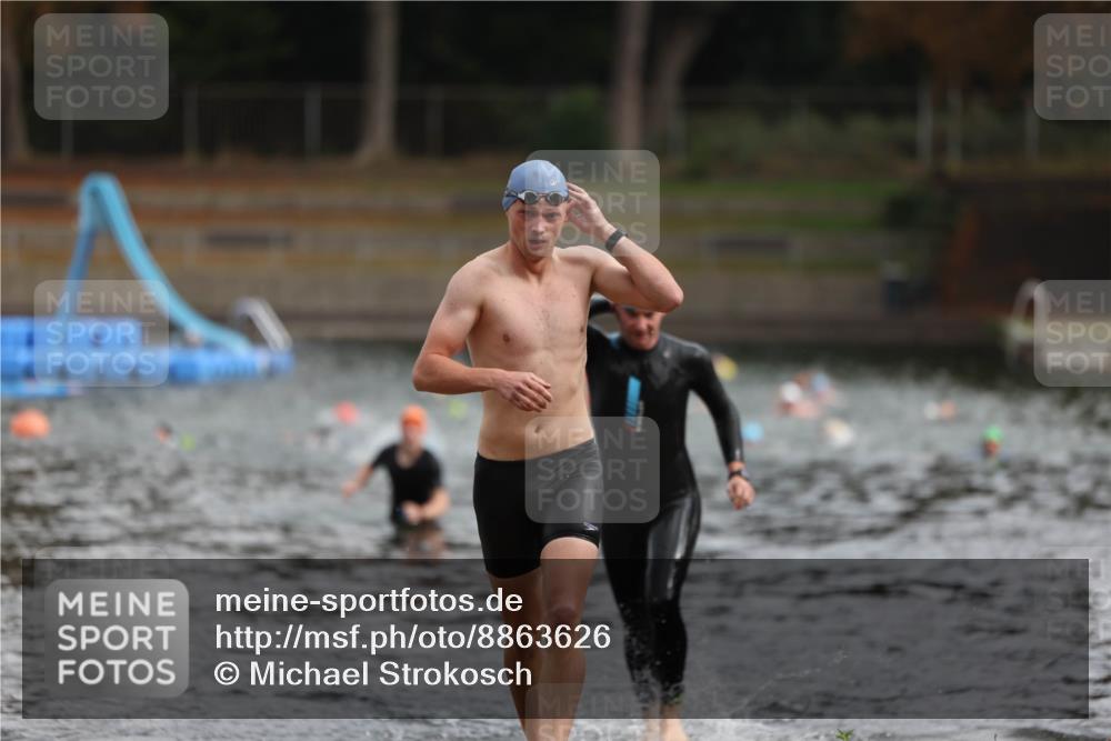 14.09.2025 - Stadtparktriathlon Michael Strokosch http://msf.ph/oto/8863626 14.09.2025 10:31:45 Schwimmen 804, 811 meine-sportfotos.de