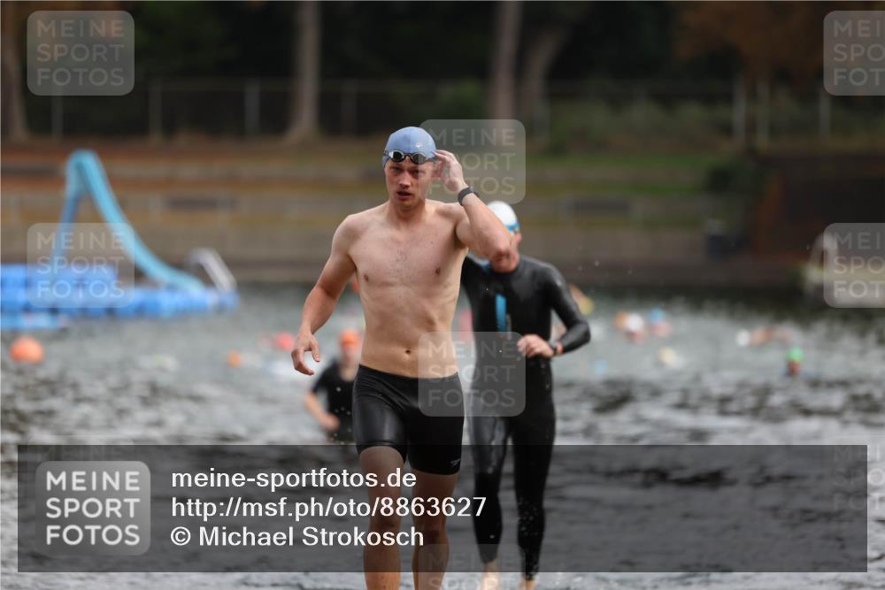 14.09.2025 - Stadtparktriathlon Michael Strokosch http://msf.ph/oto/8863627 14.09.2025 10:31:46 Schwimmen 804, 811 meine-sportfotos.de