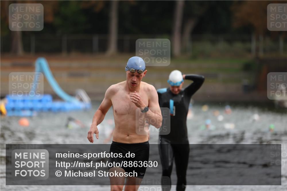 14.09.2025 - Stadtparktriathlon Michael Strokosch http://msf.ph/oto/8863630 14.09.2025 10:31:46 Schwimmen 804, 811 meine-sportfotos.de