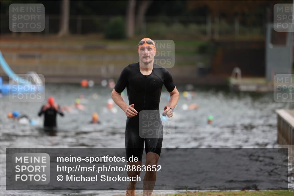 14.09.2025 - Stadtparktriathlon Michael Strokosch http://msf.ph/oto/8863652 14.09.2025 10:31:58 Schwimmen 737 meine-sportfotos.de