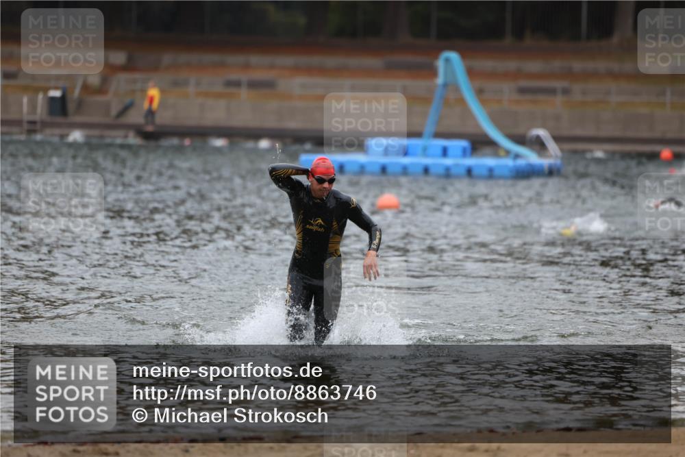 14.09.2025 - Stadtparktriathlon Michael Strokosch http://msf.ph/oto/8863746 14.09.2025 08:49:05 Schwimmen 315 meine-sportfotos.de