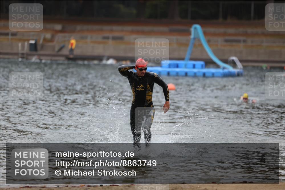14.09.2025 - Stadtparktriathlon Michael Strokosch http://msf.ph/oto/8863749 14.09.2025 08:49:05 Schwimmen 315 meine-sportfotos.de