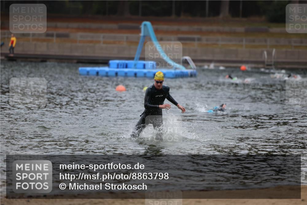 14.09.2025 - Stadtparktriathlon Michael Strokosch http://msf.ph/oto/8863798 14.09.2025 08:49:19 Schwimmen 310 meine-sportfotos.de