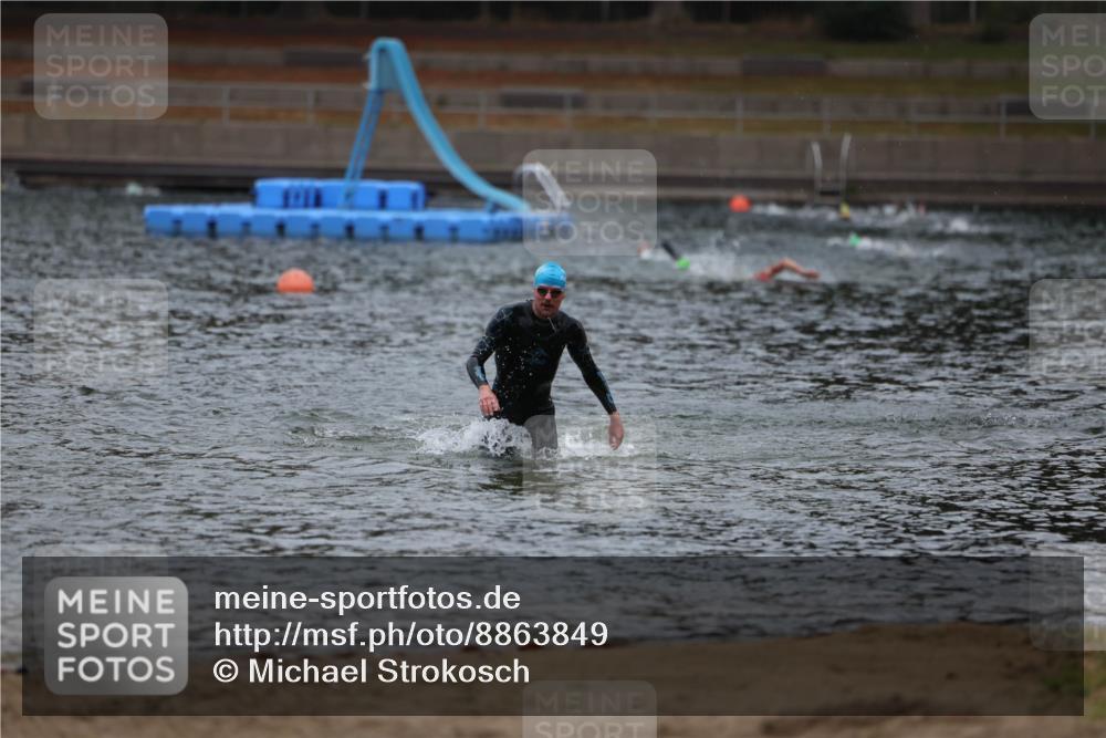 14.09.2025 - Stadtparktriathlon Michael Strokosch http://msf.ph/oto/8863849 14.09.2025 08:49:30 Schwimmen 307, 310, 334 meine-sportfotos.de