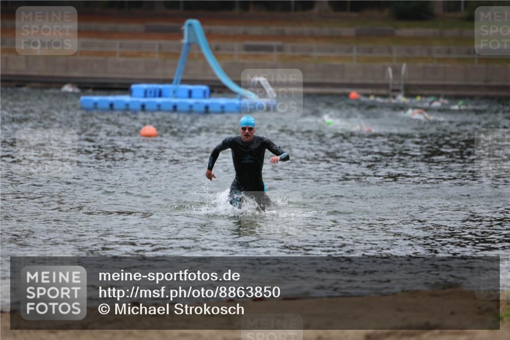 14.09.2025 - Stadtparktriathlon Michael Strokosch http://msf.ph/oto/8863850 14.09.2025 08:49:31 Schwimmen 307, 334 meine-sportfotos.de