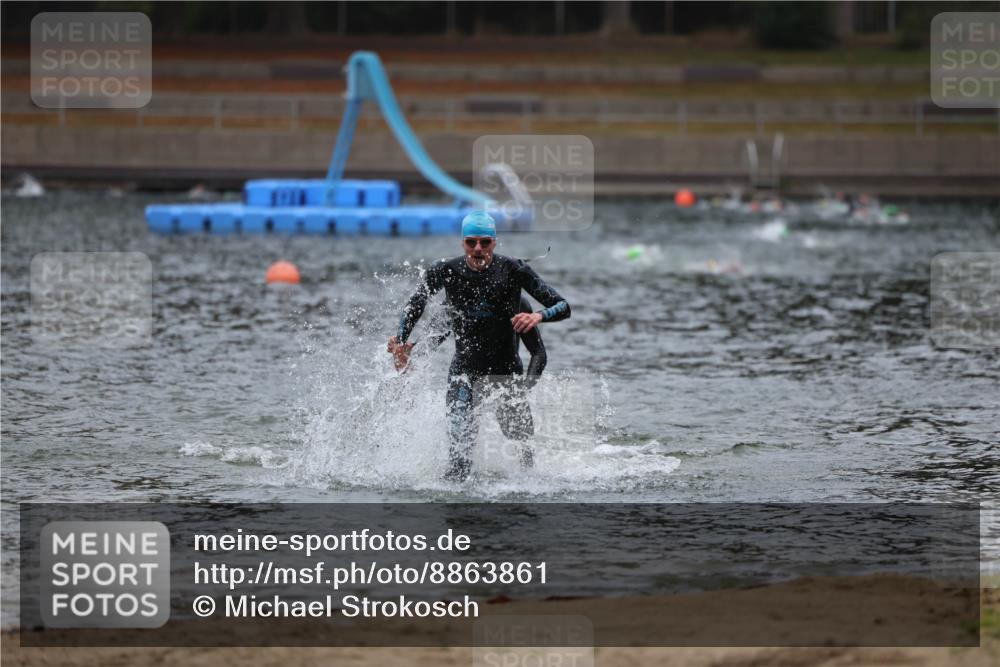 14.09.2025 - Stadtparktriathlon Michael Strokosch http://msf.ph/oto/8863861 14.09.2025 08:49:32 Schwimmen 307, 334 meine-sportfotos.de