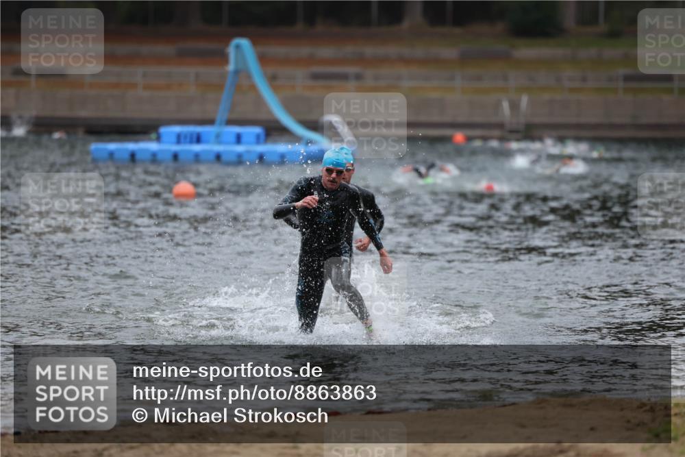 14.09.2025 - Stadtparktriathlon Michael Strokosch http://msf.ph/oto/8863863 14.09.2025 08:49:33 Schwimmen 307, 334 meine-sportfotos.de