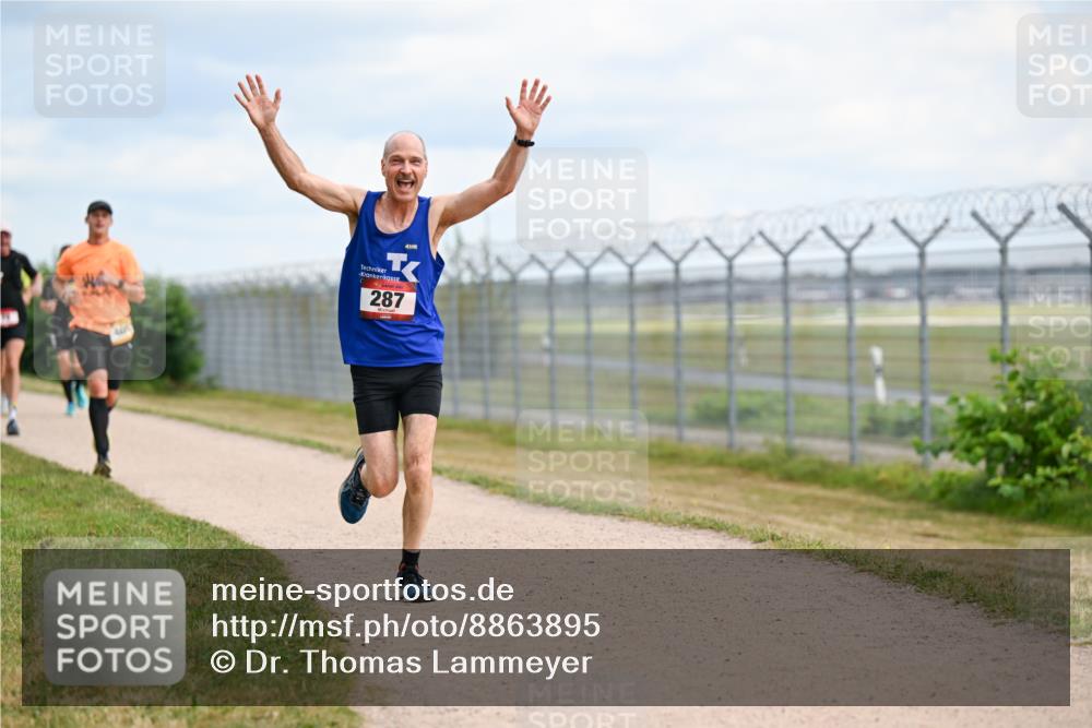 14.09.2025 - Airport Race Dr. Thomas Lammeyer http://msf.ph/oto/8863895 14.09.2025 12:03:49 Laufen 400, 287 meine-sportfotos.de