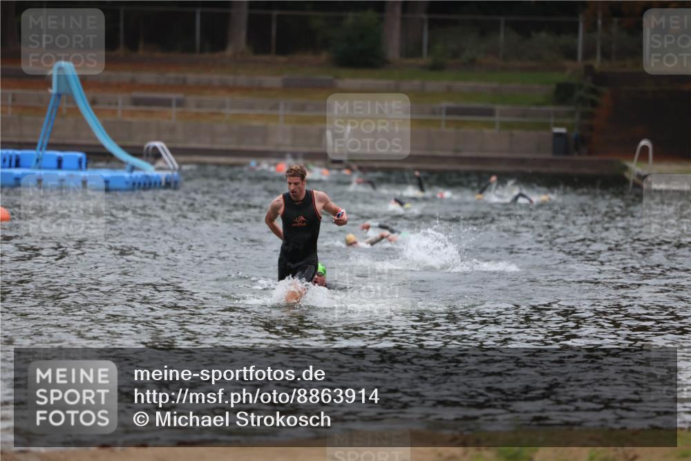 14.09.2025 - Stadtparktriathlon Michael Strokosch http://msf.ph/oto/8863914 14.09.2025 08:49:59 Schwimmen 351, 355 meine-sportfotos.de