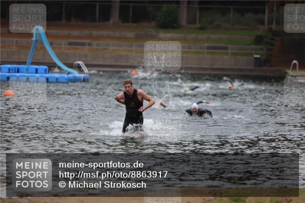 14.09.2025 - Stadtparktriathlon Michael Strokosch http://msf.ph/oto/8863917 14.09.2025 08:49:59 Schwimmen 351, 355 meine-sportfotos.de