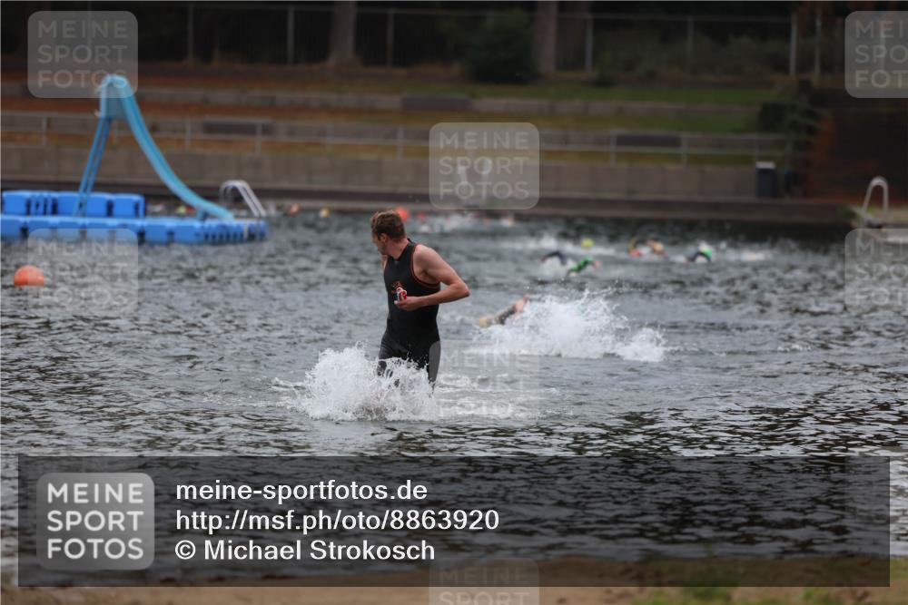 14.09.2025 - Stadtparktriathlon Michael Strokosch http://msf.ph/oto/8863920 14.09.2025 08:50:00 Schwimmen 351, 355 meine-sportfotos.de