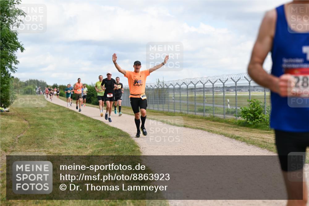 14.09.2025 - Airport Race Dr. Thomas Lammeyer http://msf.ph/oto/8863923 14.09.2025 12:03:52 Laufen 1262, 79, 400, 28 meine-sportfotos.de