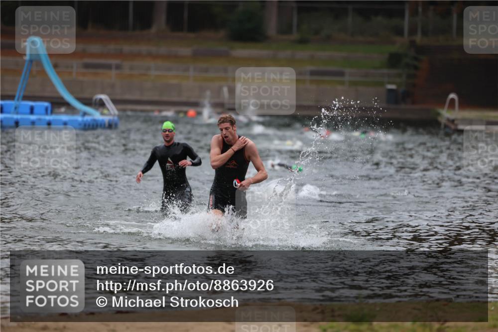 14.09.2025 - Stadtparktriathlon Michael Strokosch http://msf.ph/oto/8863926 14.09.2025 08:50:02 Schwimmen 351, 355 meine-sportfotos.de