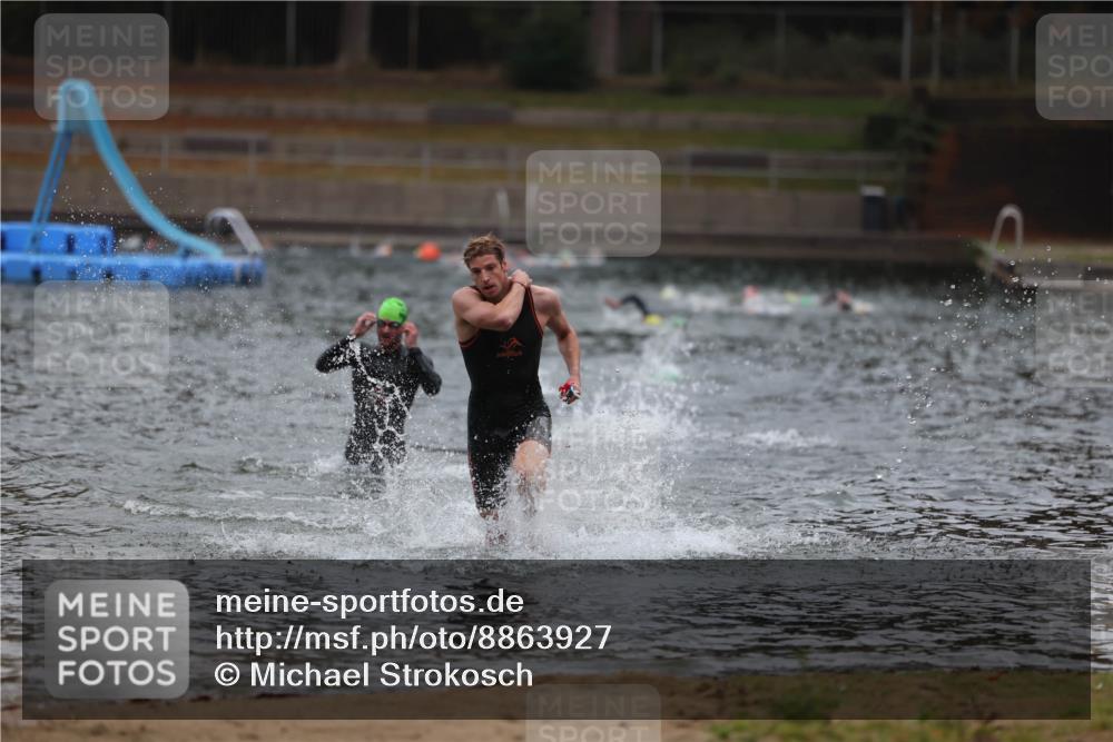 14.09.2025 - Stadtparktriathlon Michael Strokosch http://msf.ph/oto/8863927 14.09.2025 08:50:02 Schwimmen 351, 355 meine-sportfotos.de