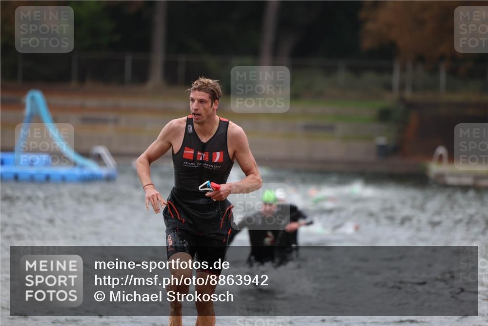 14.09.2025 - Stadtparktriathlon Michael Strokosch http://msf.ph/oto/8863942 14.09.2025 08:50:06 Schwimmen 309, 351, 355 meine-sportfotos.de